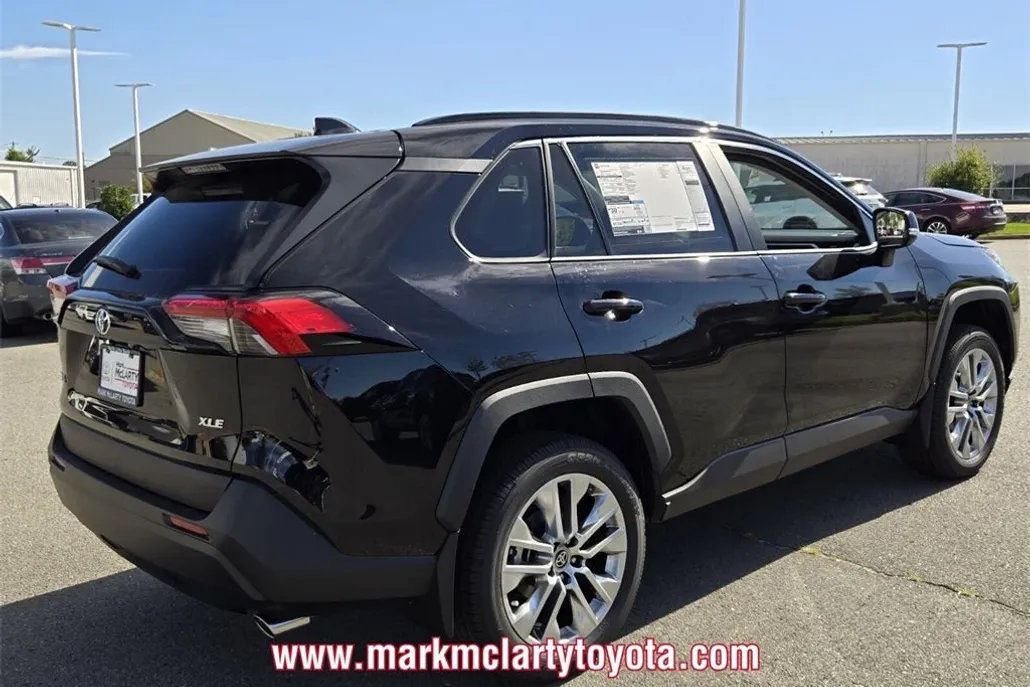 2025 Toyota RAV4 XLE Premium photo 1