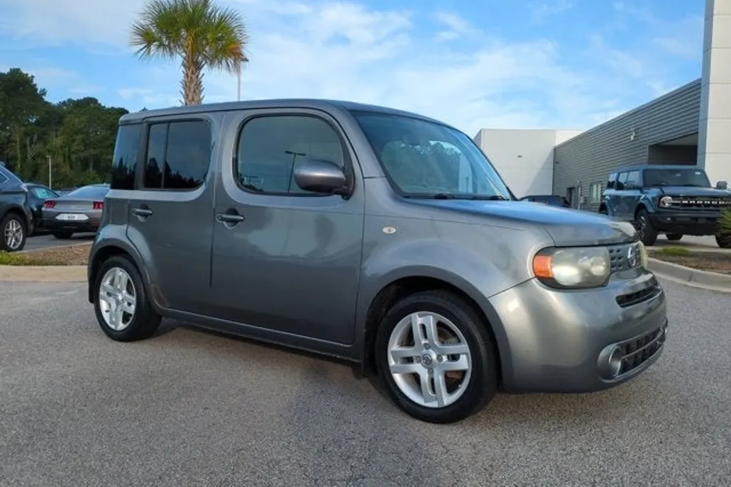 2013 Nissan Cube SL photo 1
