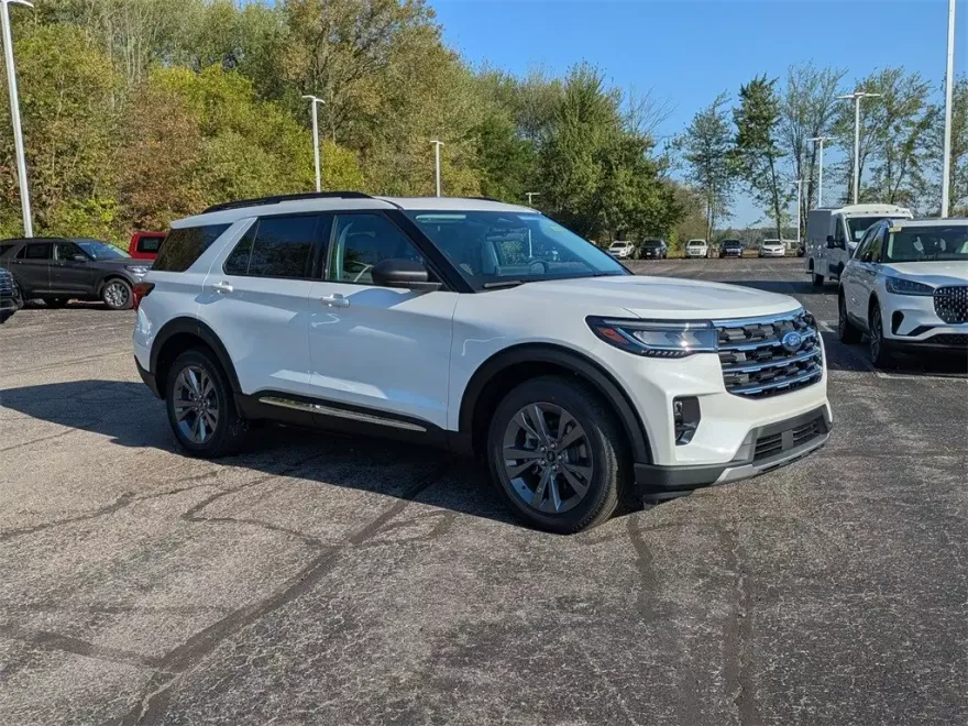 2025 Ford Explorer photo 1