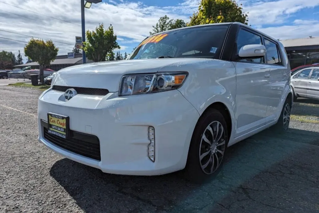 2015 Scion xB photo 1