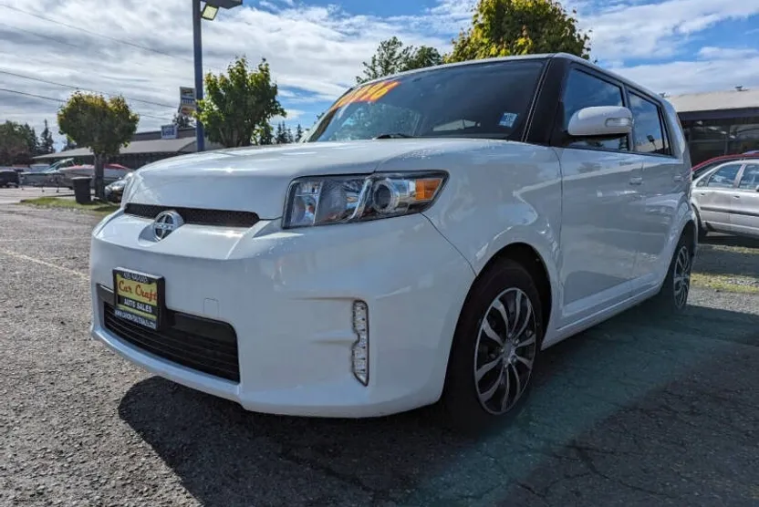 2015 Scion xB photo 1