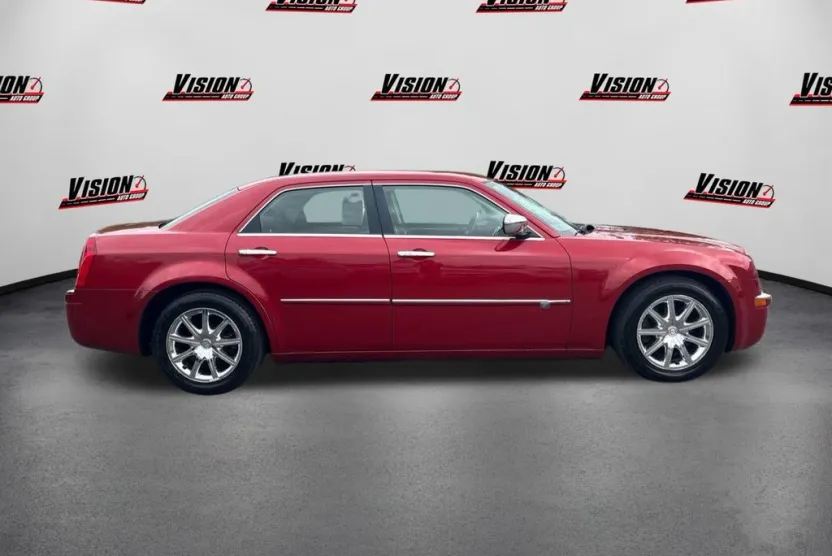 2010 Chrysler 300 C photo 1