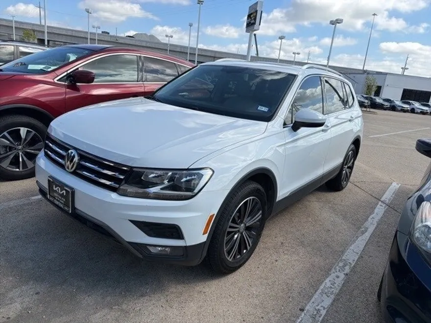 2019 Volkswagen Tiguan SEL photo 1