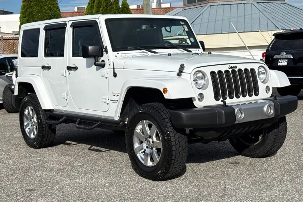2017 Jeep Wrangler Unlimited Sahara photo 1