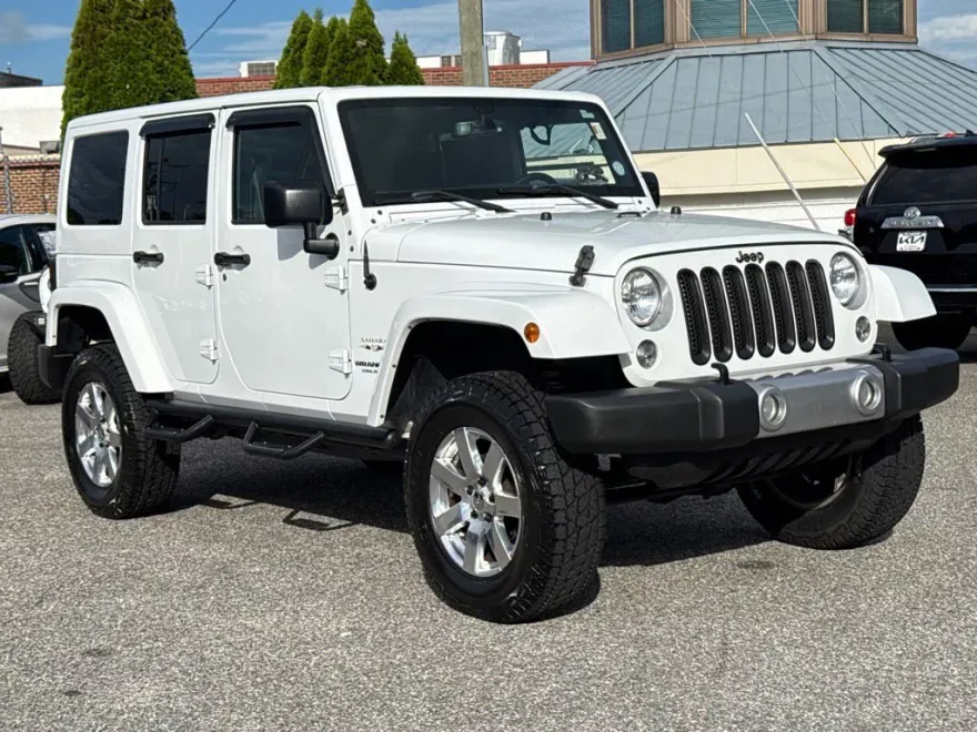 2017 Jeep Wrangler Unlimited Sahara photo 1