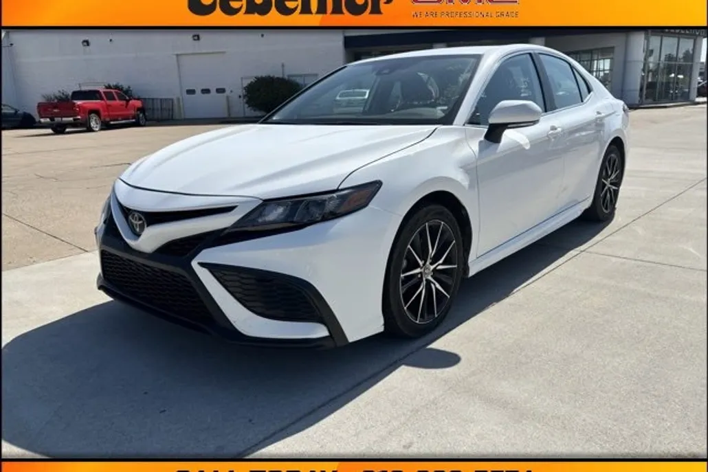 2023 Toyota Camry SE photo 1