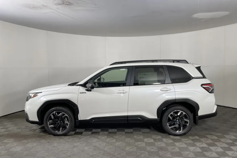 2025 Subaru Forester Premium photo 1