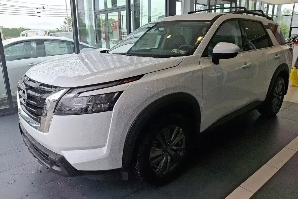 2025 Nissan Pathfinder SV photo 1