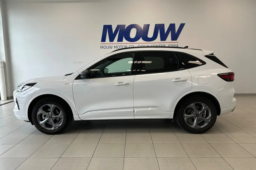 2023 Ford Escape ST-Line photo 1