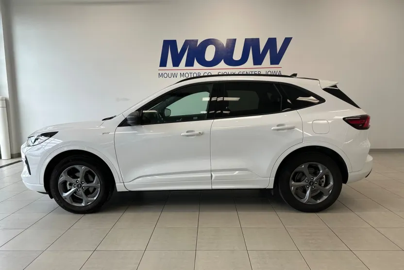 2023 Ford Escape ST-Line photo 1