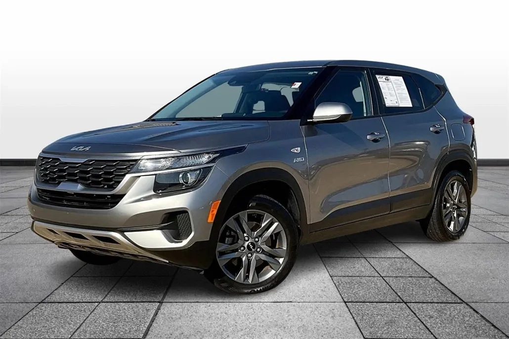 2023 Kia Seltos LX photo 1