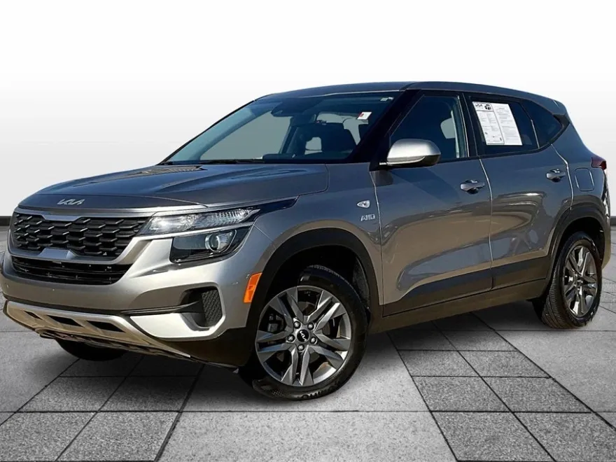 2023 Kia Seltos LX photo 1