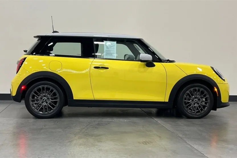2025 Mini Cooper 2 Door Hardtop Signature photo 1