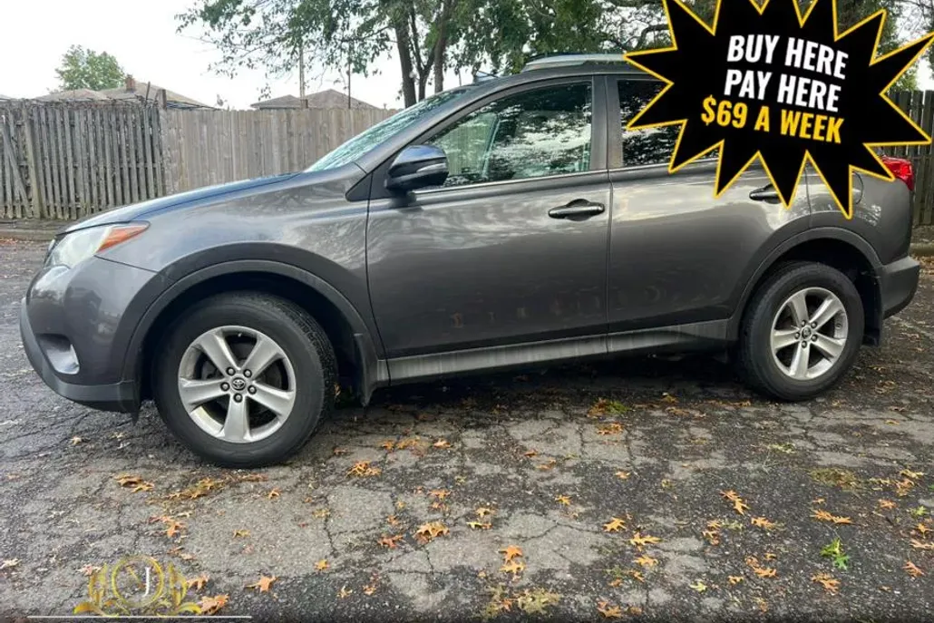 2015 Toyota RAV4 XLE photo 1