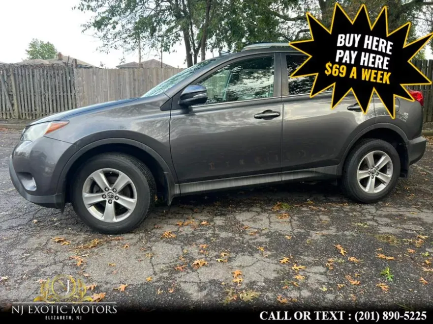 2015 Toyota RAV4 XLE photo 1