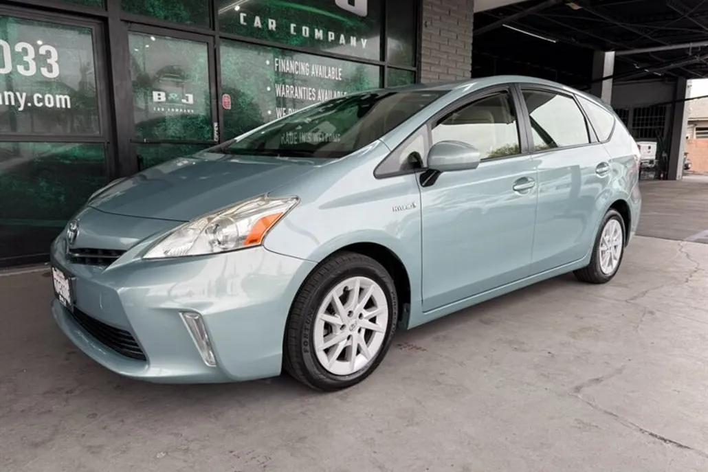 2013 Toyota Prius V Two photo 1