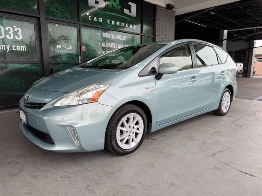 2013 Toyota Prius V Two photo 1