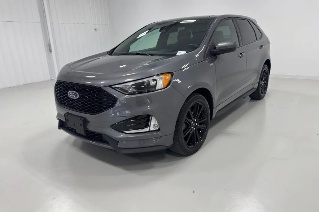 2021 Ford Edge SEL photo 1