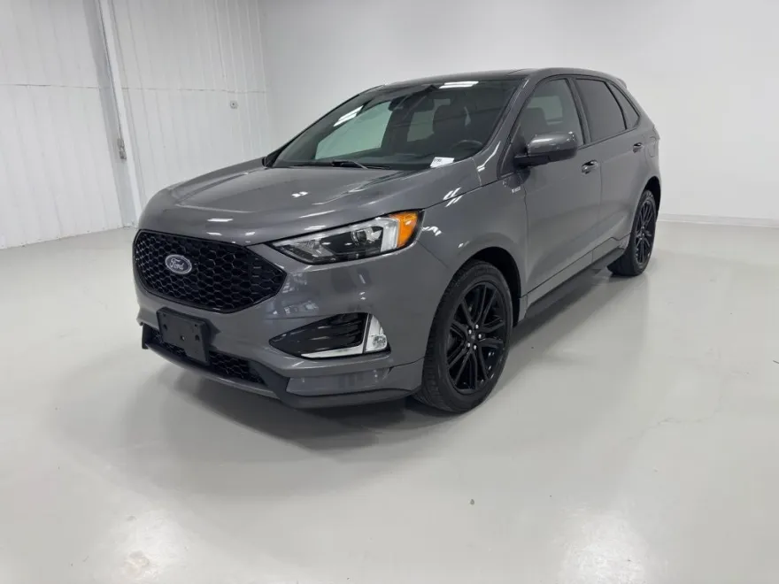 2021 Ford Edge SEL photo 1