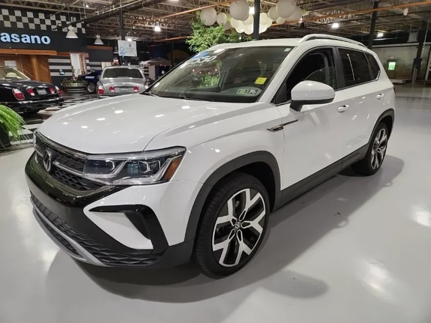 2022 Volkswagen Taos SEL photo 1