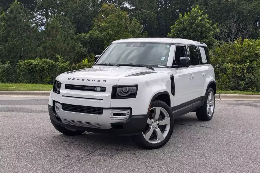 2024 Land Rover Defender 110 SE photo 1
