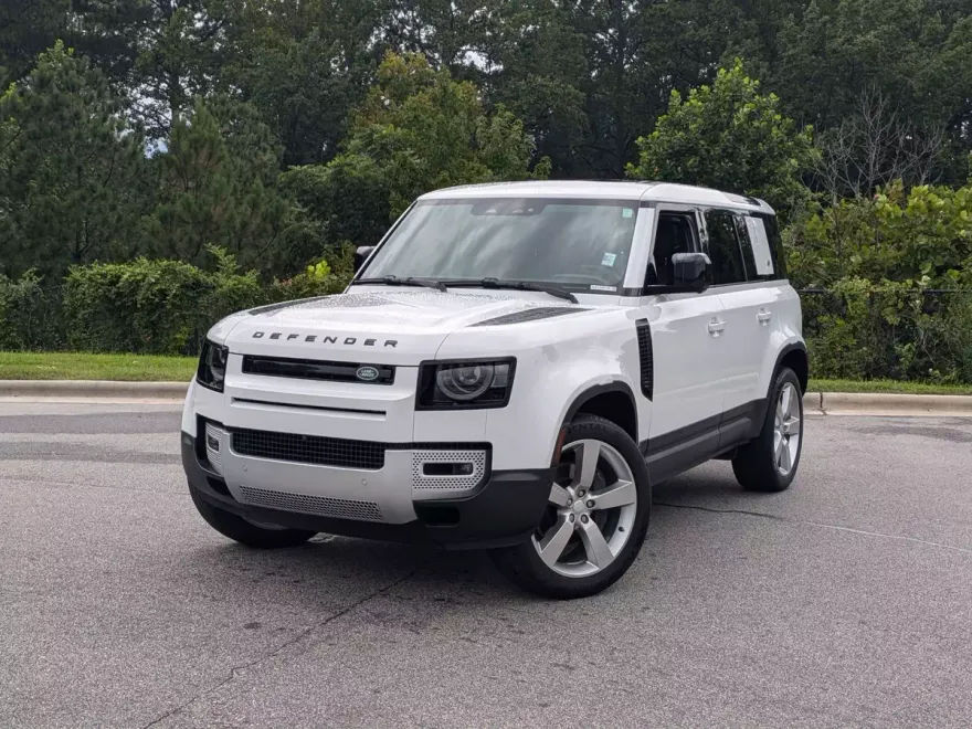 2024 Land Rover Defender 110 SE photo 1