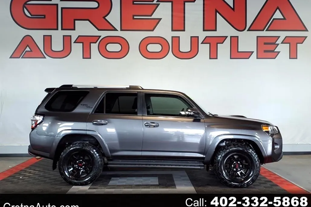 2017 Toyota 4Runner SR5 Premium photo 1