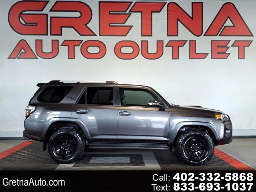 2017 Toyota 4Runner SR5 Premium photo 1