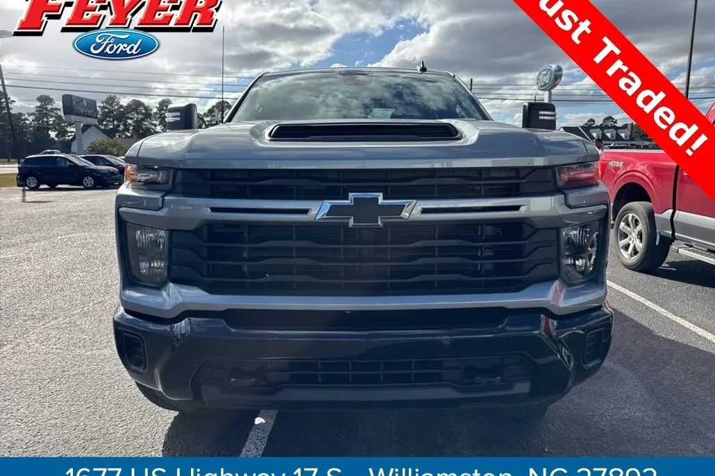 2024 Chevrolet Silverado 2500HD Custom photo 1