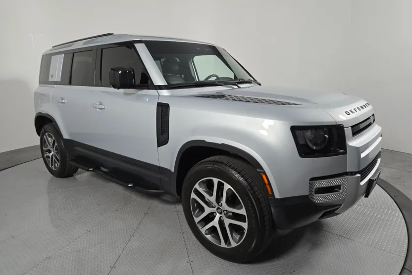 2024 Land Rover Defender 110 S photo 1