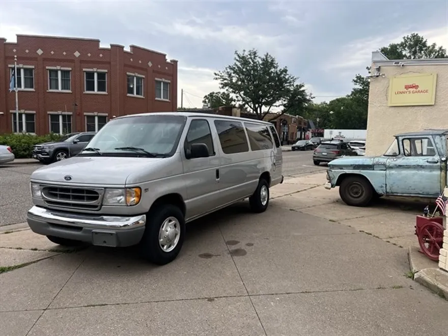 1999 Ford E-350 photo 2