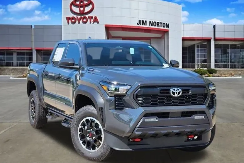 2025 Toyota Tacoma TRD Off-Road Double Cab photo 1