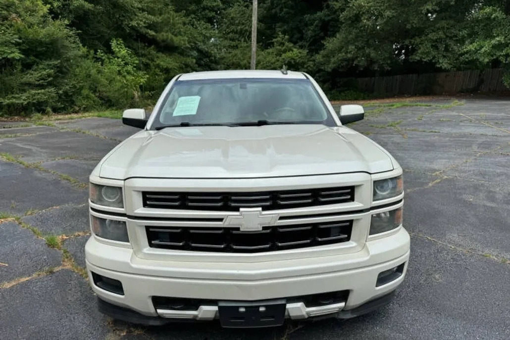2015 Chevrolet Silverado 1500 LT photo 1