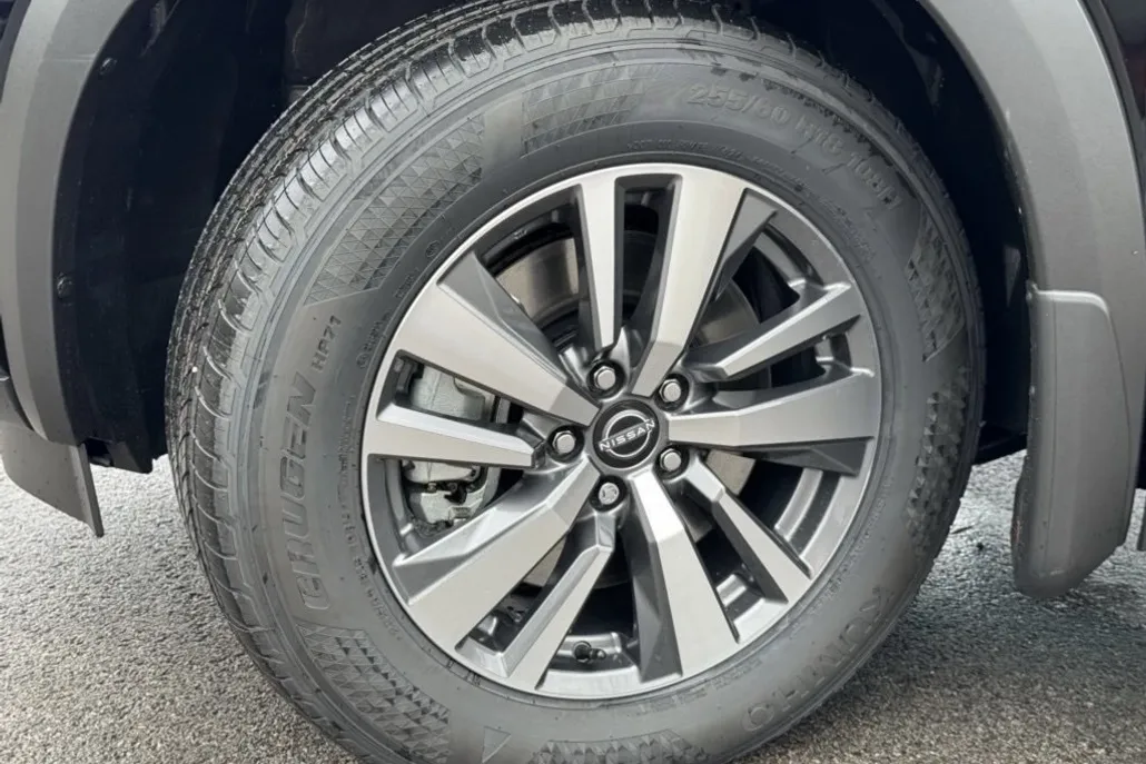 2025 Nissan Pathfinder SL photo 1