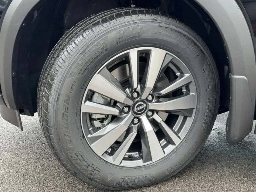 2025 Nissan Pathfinder SL photo 1