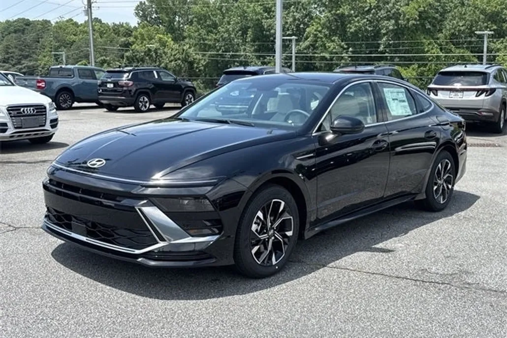2025 Hyundai Sonata SEL photo 1