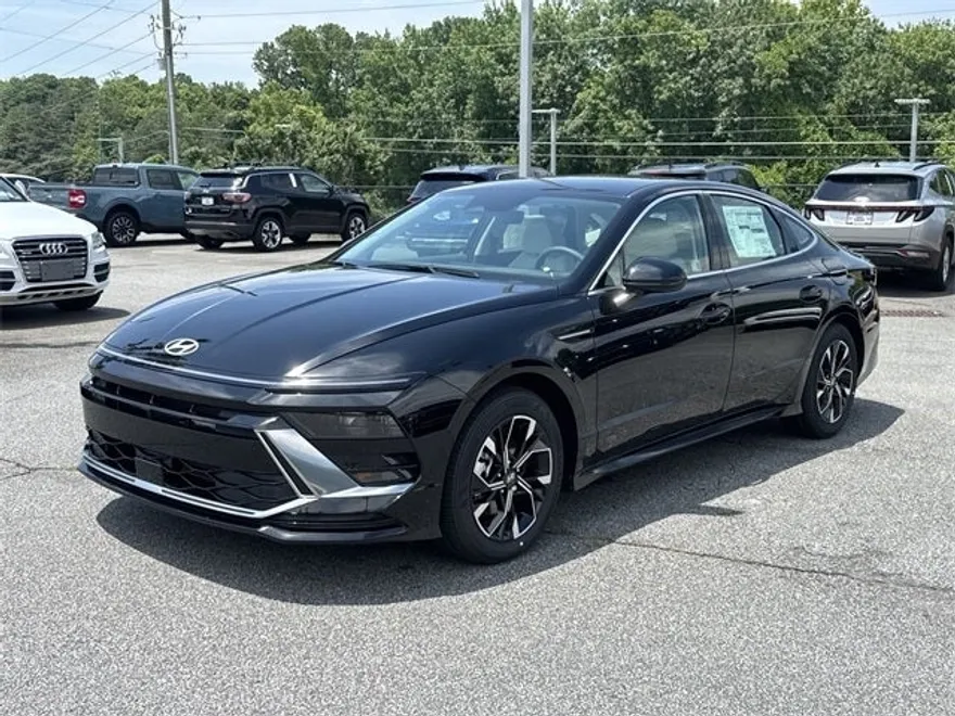 2025 Hyundai Sonata SEL photo 1