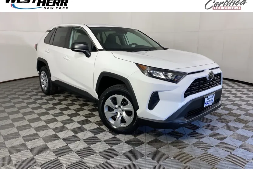 2022 Toyota RAV4 LE photo 1