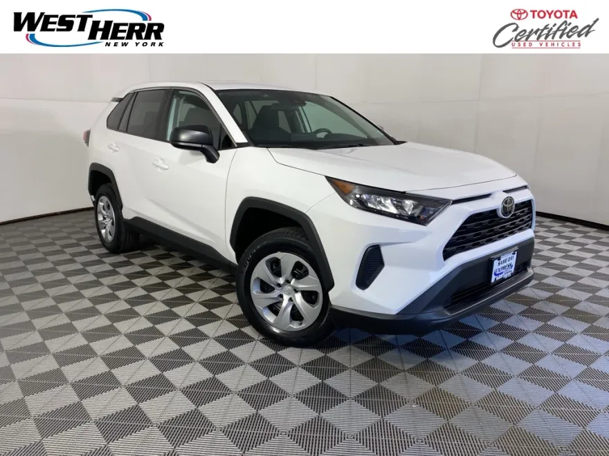 2022 Toyota RAV4 LE photo 1