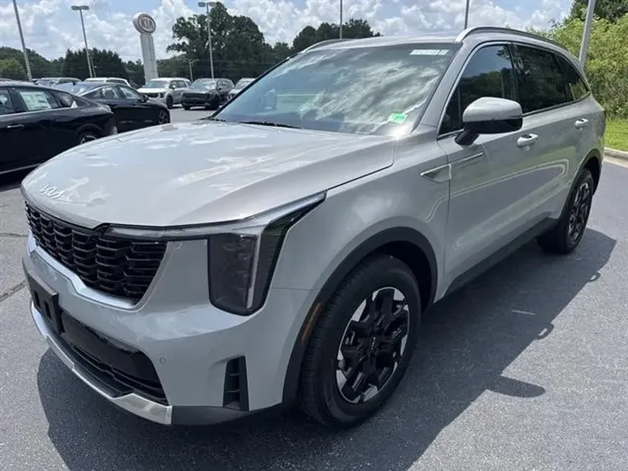 2025 Kia Sorento S photo 1