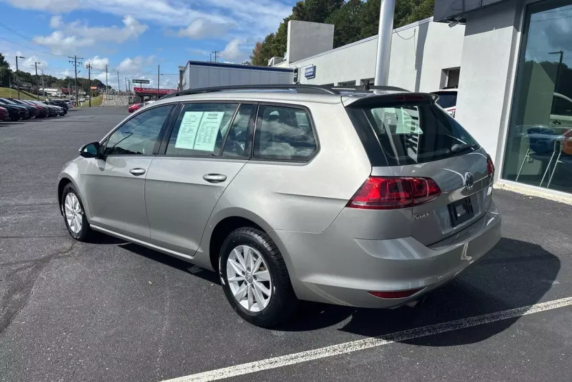 2015 Volkswagen Golf SportWagen TSI SE photo 1