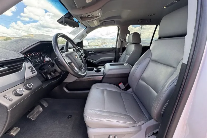 2019 Chevrolet Tahoe LT photo 1