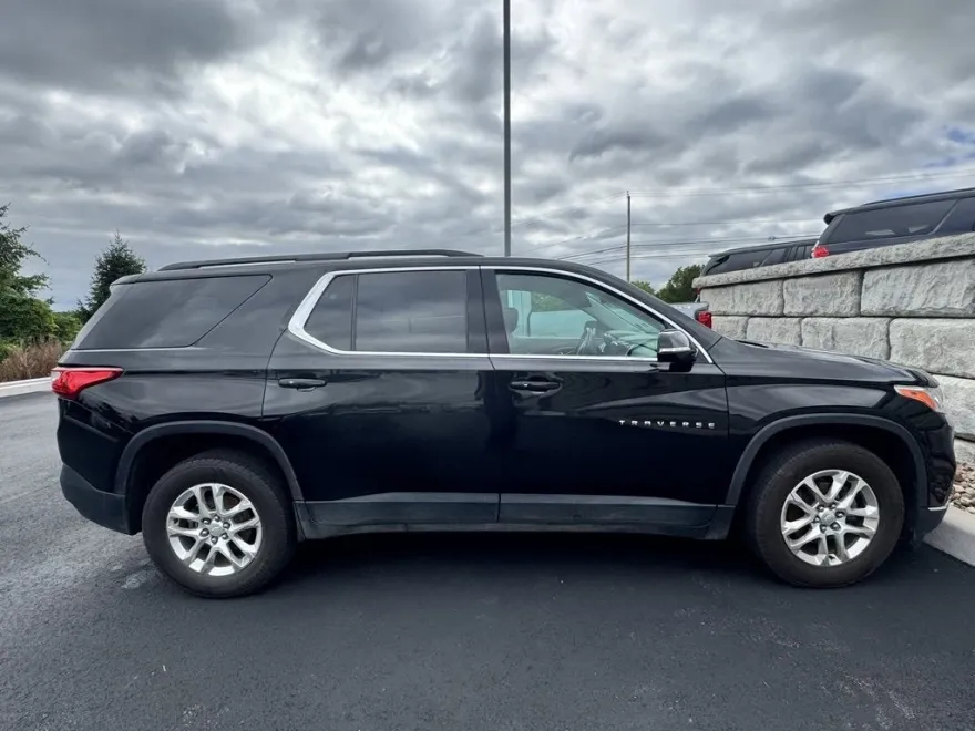 2021 Chevrolet Traverse Cloth photo 1