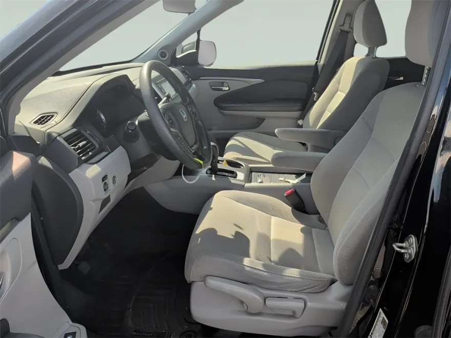 2016 Honda Pilot LX photo 1