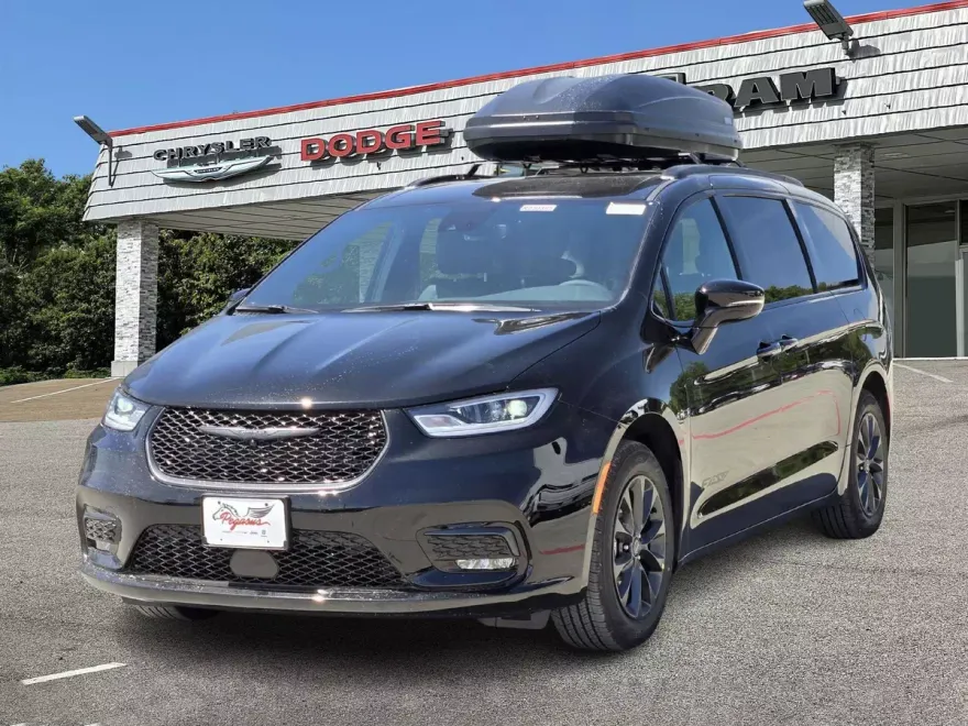 2025 Chrysler Pacifica photo 1