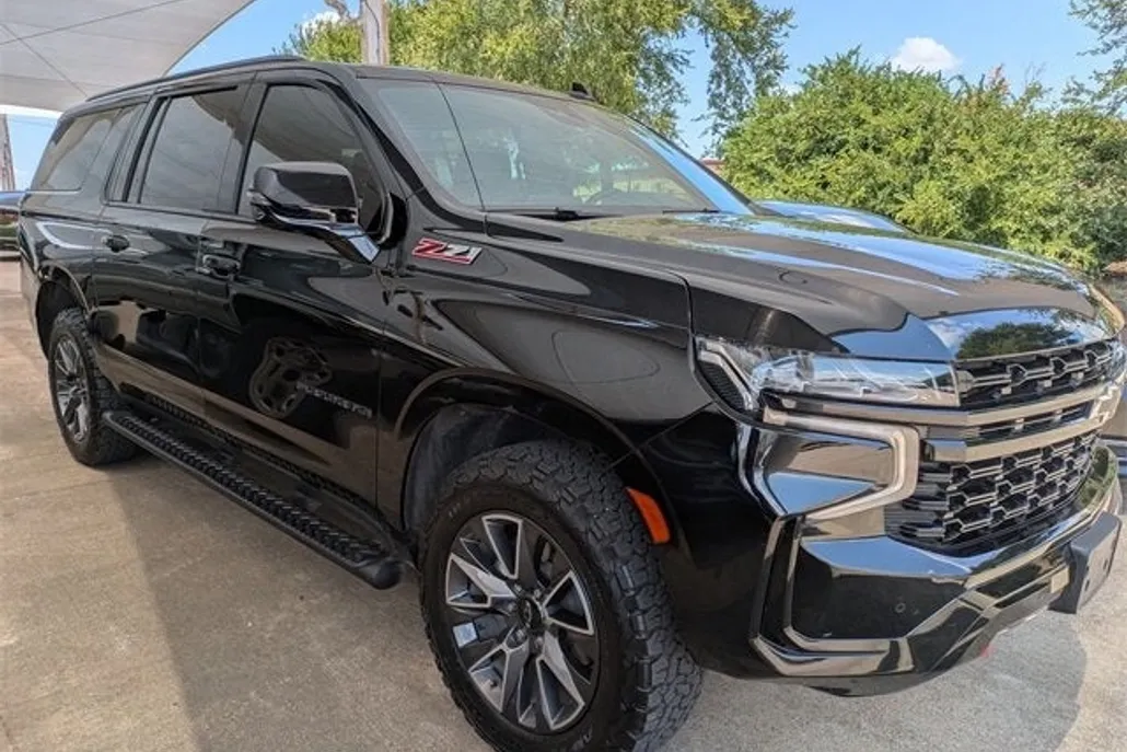 2023 Chevrolet Suburban Z71 photo 1