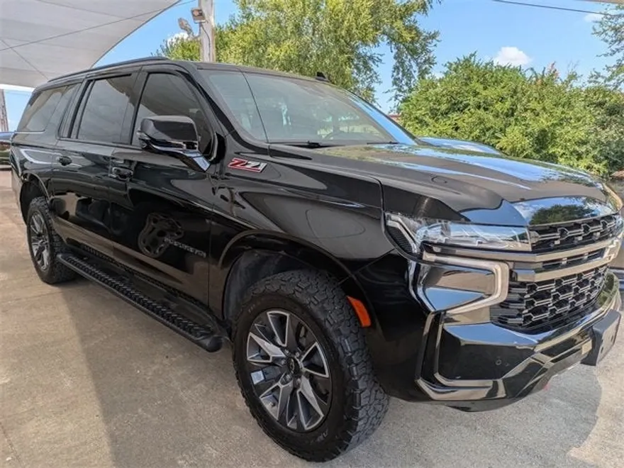 2023 Chevrolet Suburban Z71 photo 1