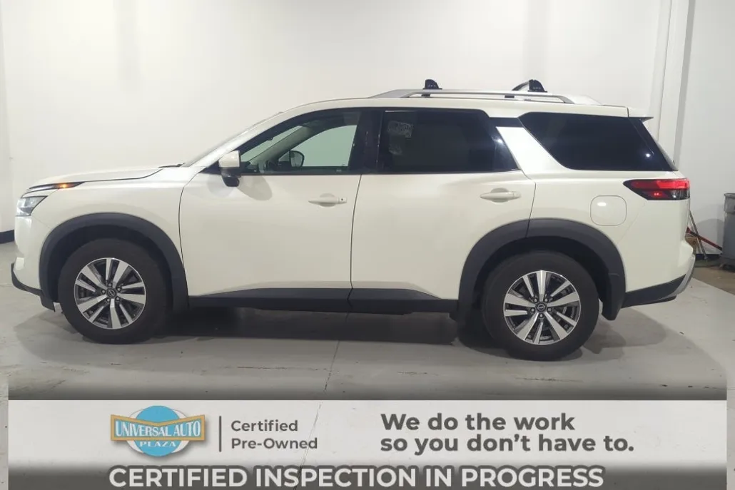 2022 Nissan Pathfinder SL photo 1