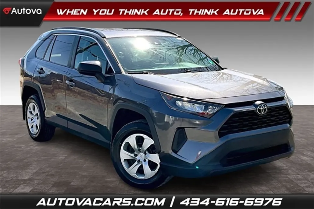 2021 Toyota RAV4 LE photo 1