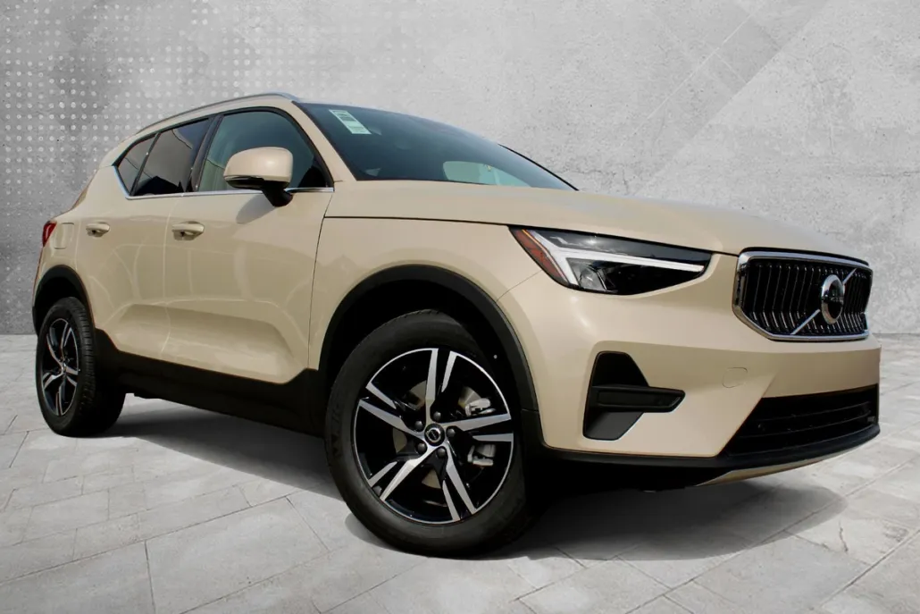 2025 Volvo XC40 Core photo 1